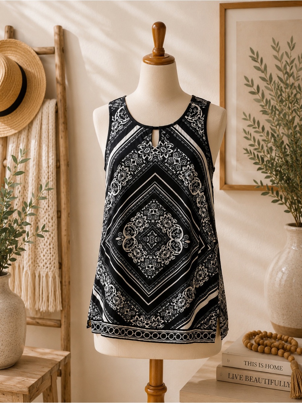 WHBM Black & White Printed Sleeveless Top Small Chic Boutique Tank EUC